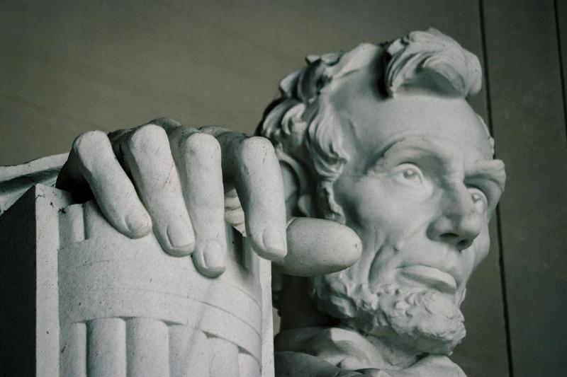 A close-up of a white statue of Abraham Lincoln 