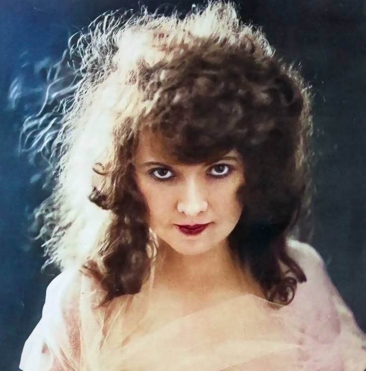 Fannie Ward staring at the camera with teased hair.