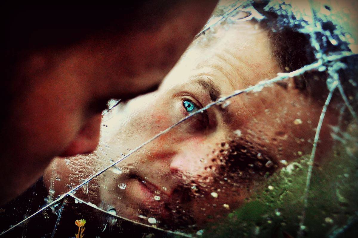 blue-eyed-man-staring-at-the-mirror