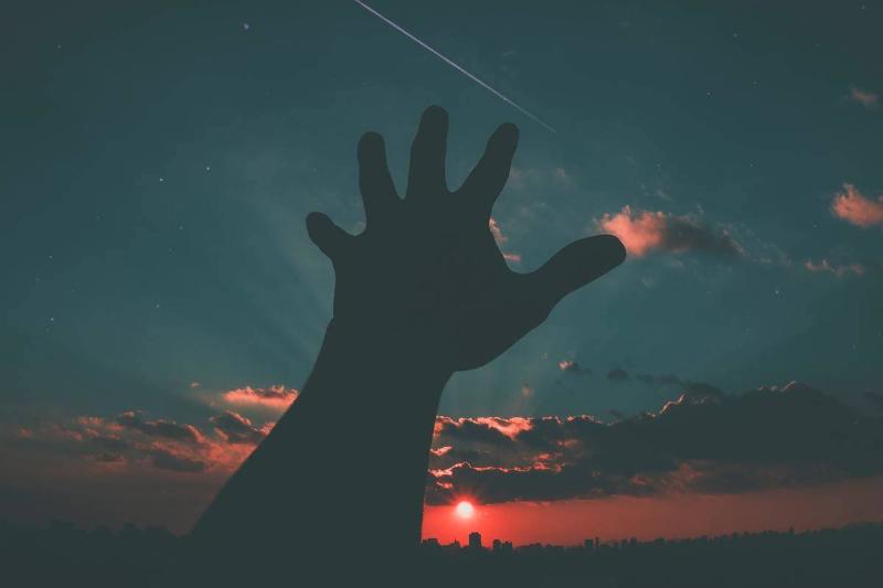 person-hand-and-crescent-moon