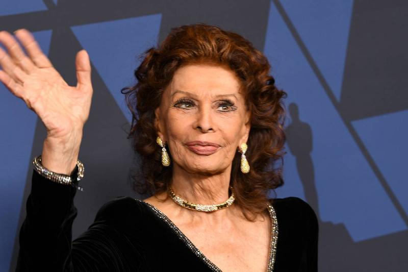 Italian actress Sophia Loren waving.