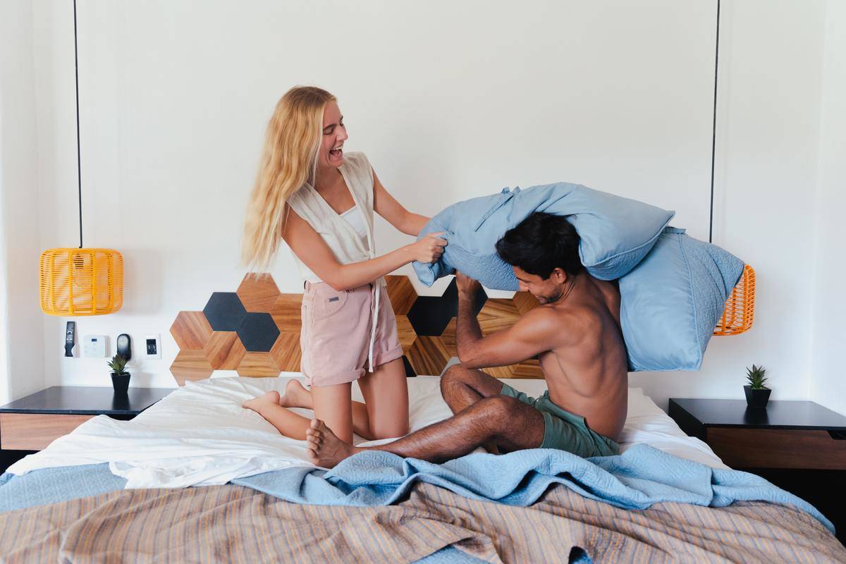 man-and-woman-having-a-pillow-figh