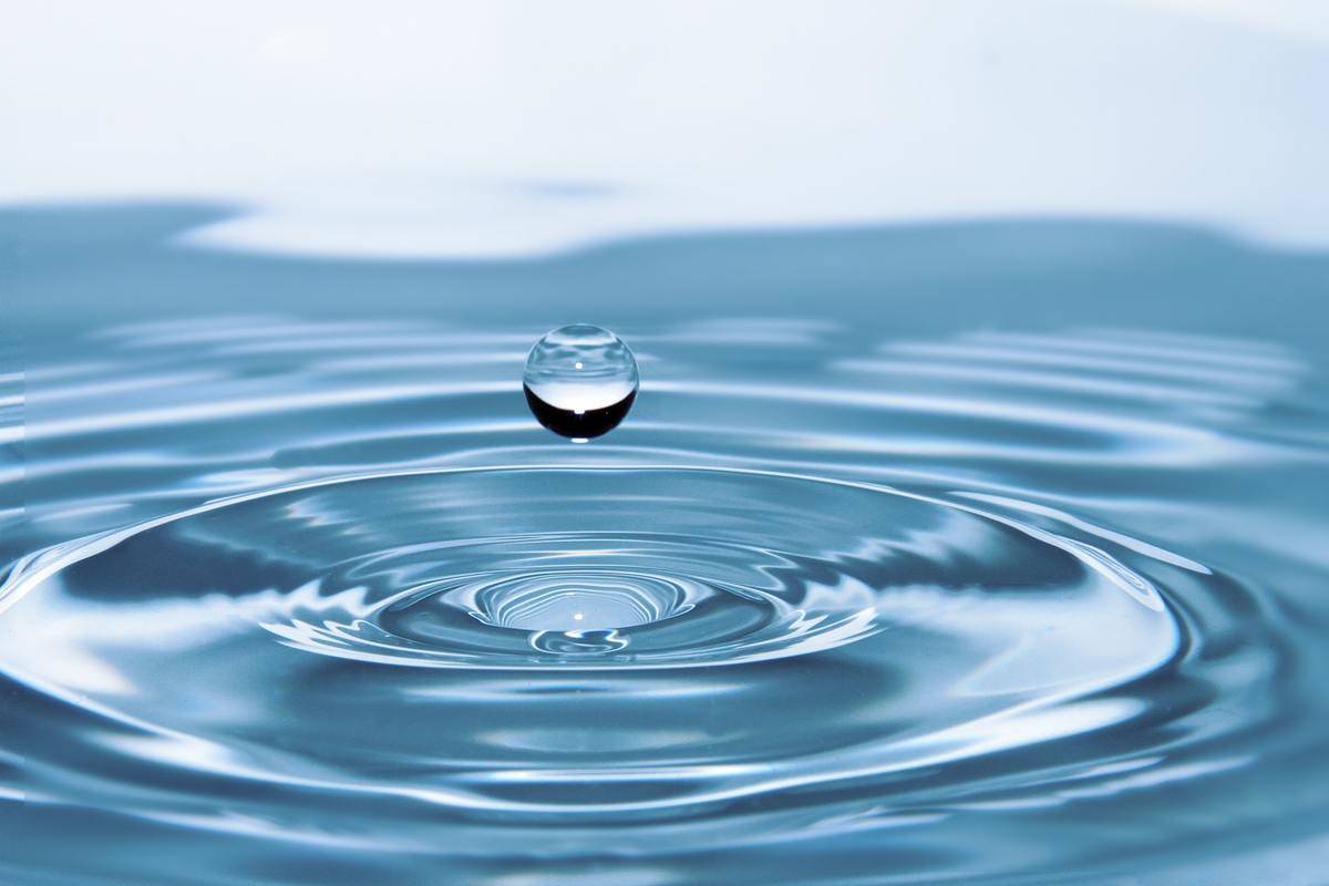 water-drop into ripple effect