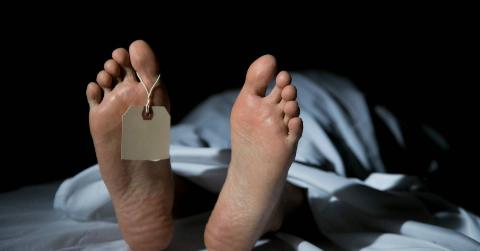 feet with tag at the morgue