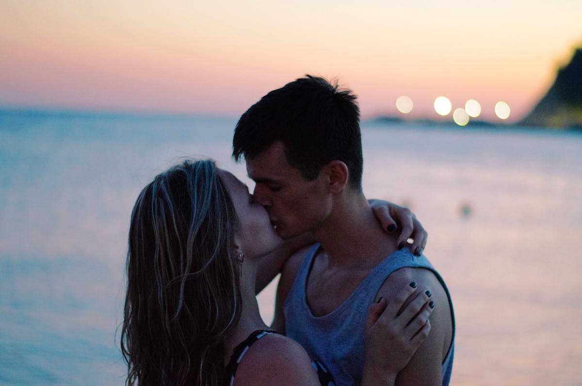 elective-focus-photography-of-couple-kissing-on-shore- in sunset