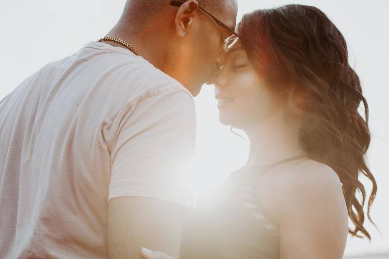 man-wearing-white-shirt-kissing-woman-in-her-nose