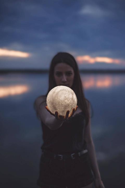 woman-holding-a-moon-shaped-lamp like the moon