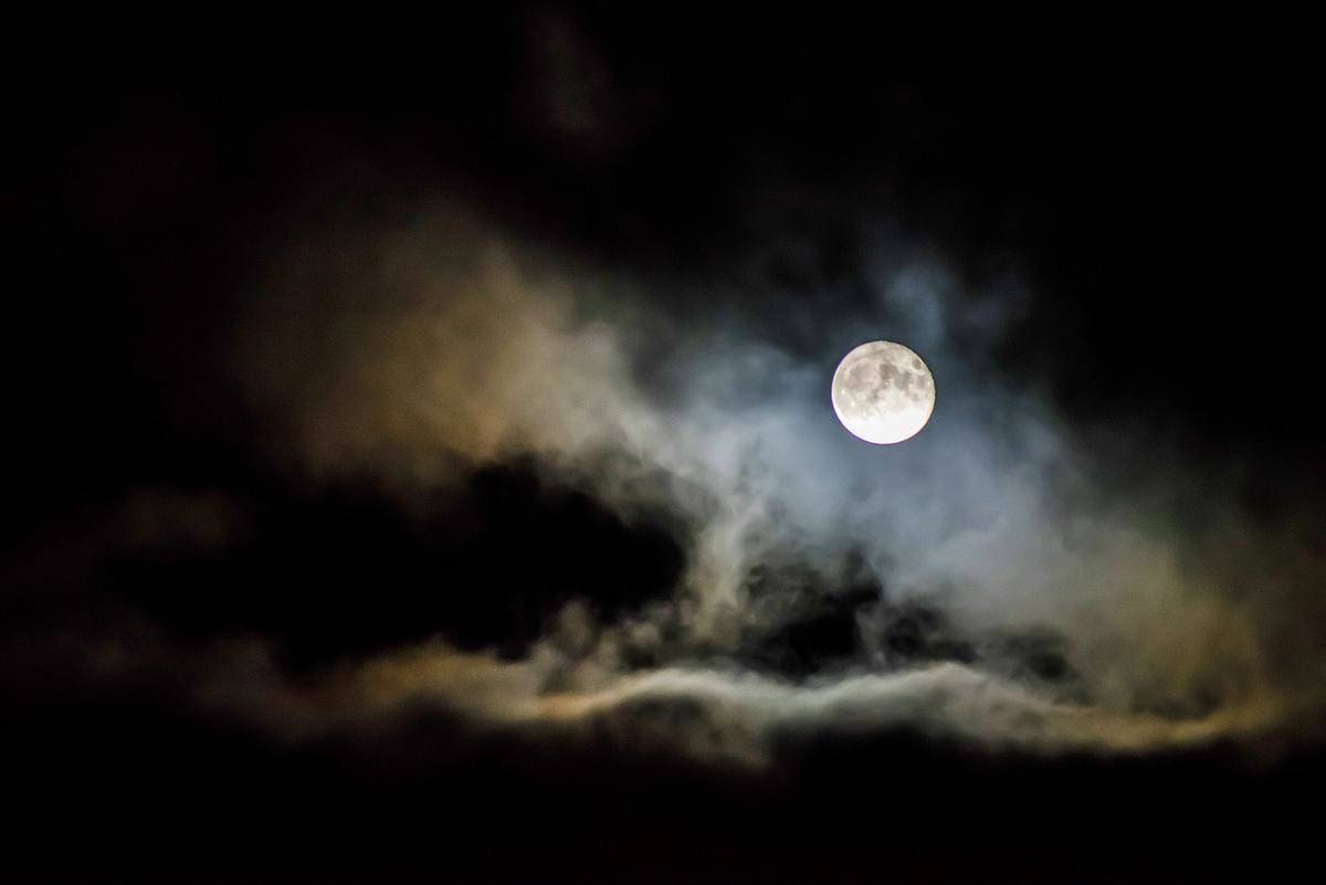 clouds-under-full-moon
