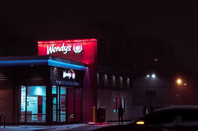 A Wendy's location at night.