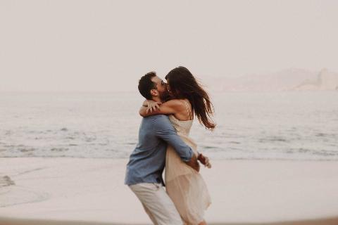 a-couple-hugging-at-the-beach-