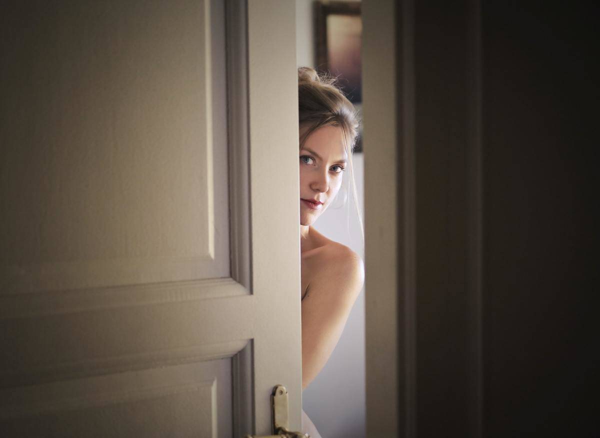 photo-of-woman-behind-door-