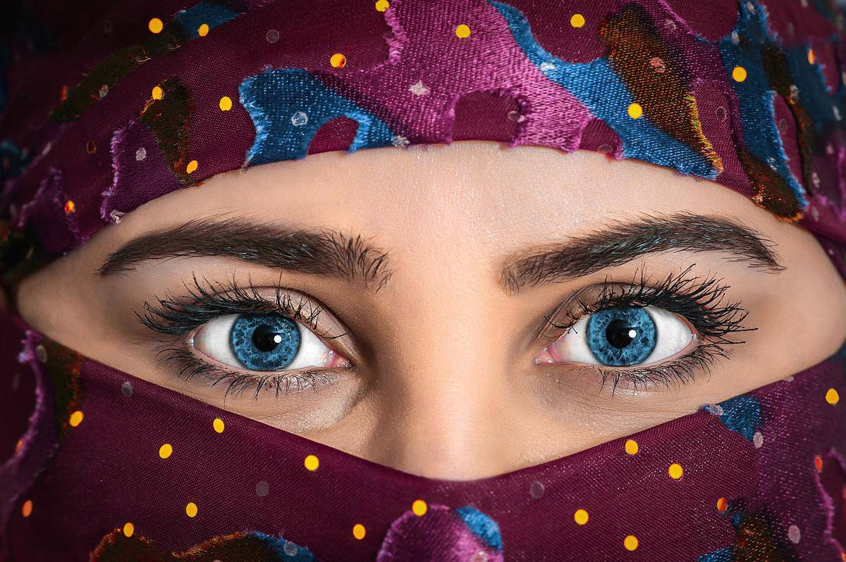 oman-with-blue-eyes-wearing-purple-hijab-scarf-