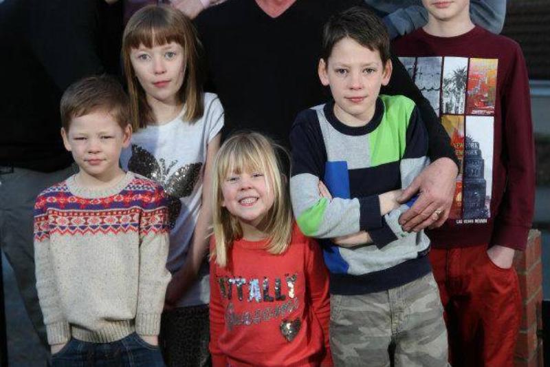 family picture of ian millthorpe with kids