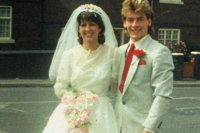 NGELA AND IAN MILLTHORPE ON THEIR WEDDING DAY. WHEN IAN MILLTHORPE'S WIFE ANGELA WAS DYING OF CANCER SHE KNEW THAT SHE HAD TO PREPARE HIM TO LOOK AFTER THEIR EIGHT CHILDREN WHEN SHE HAD GONE. SO SHE PUT HIM THROUGH AN INTENSIVE SIX MONTHS 'MUMMY TRAIING' TO SHOW HIM EVERYTHING THAT HE NEEDED TO DO FOR THEIR FAMILY. BARNSLEY.