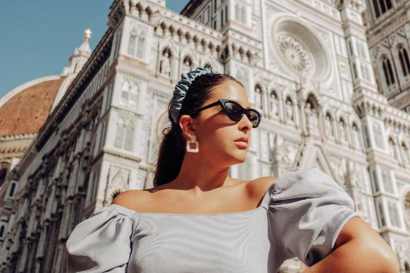 woman-in-trendy-outfit-near-florence-cathedral-of-italy-6