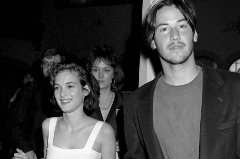 winona ryder and keanu reeves walking into awards ceremony 1989