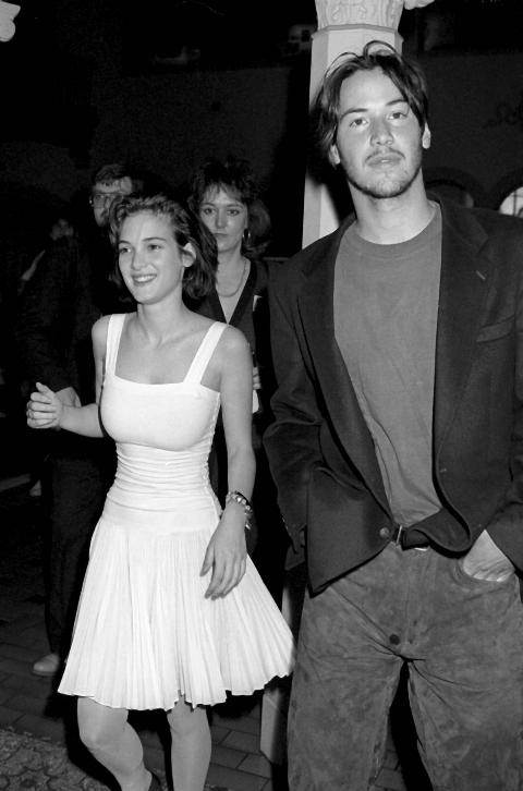 winona ryder and keanu reeves walking into awards ceremony 1989