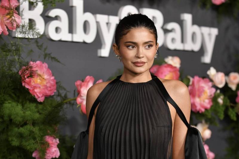 Kylie Jenner attends the 2022 Baby2Baby Gala presented by Paul Mitchell at Pacific Design Center on November 12, 2022 in West Hollywood, California.