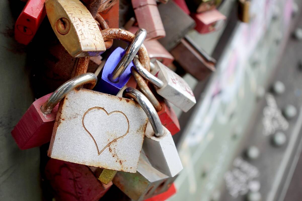 A collection of locks all linked together, one with a heart engraved int it.