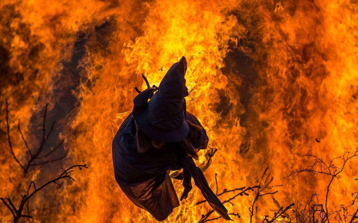 A fake 'witch' make from clothes posed on sticks being set aflame.