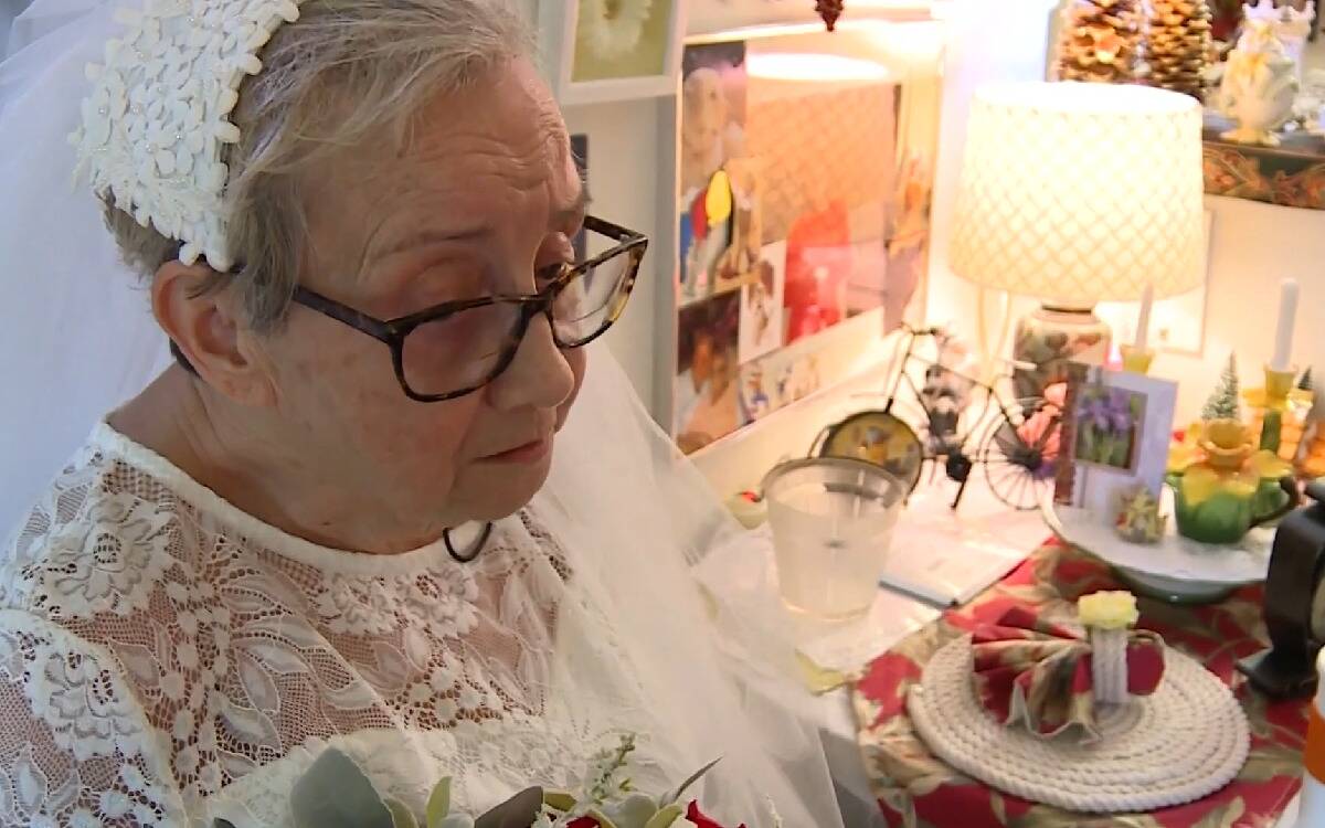 Fideli in her wedding dress on the day of the ceremony.