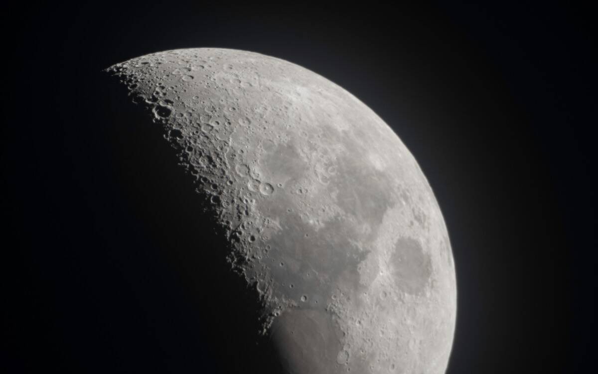 A zoomed in image of the moon during last quarter.