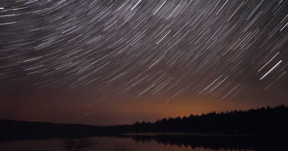 A long exposure shot of the night sky, making the illusion of stars in motion.