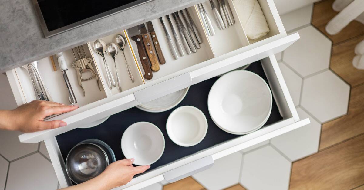 A very organized set of kitchen drawers.