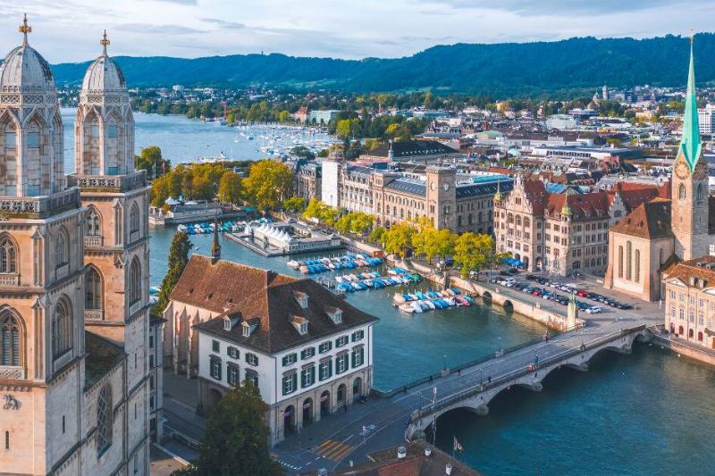 A wide shot of Zurich and the river that runs through it.
