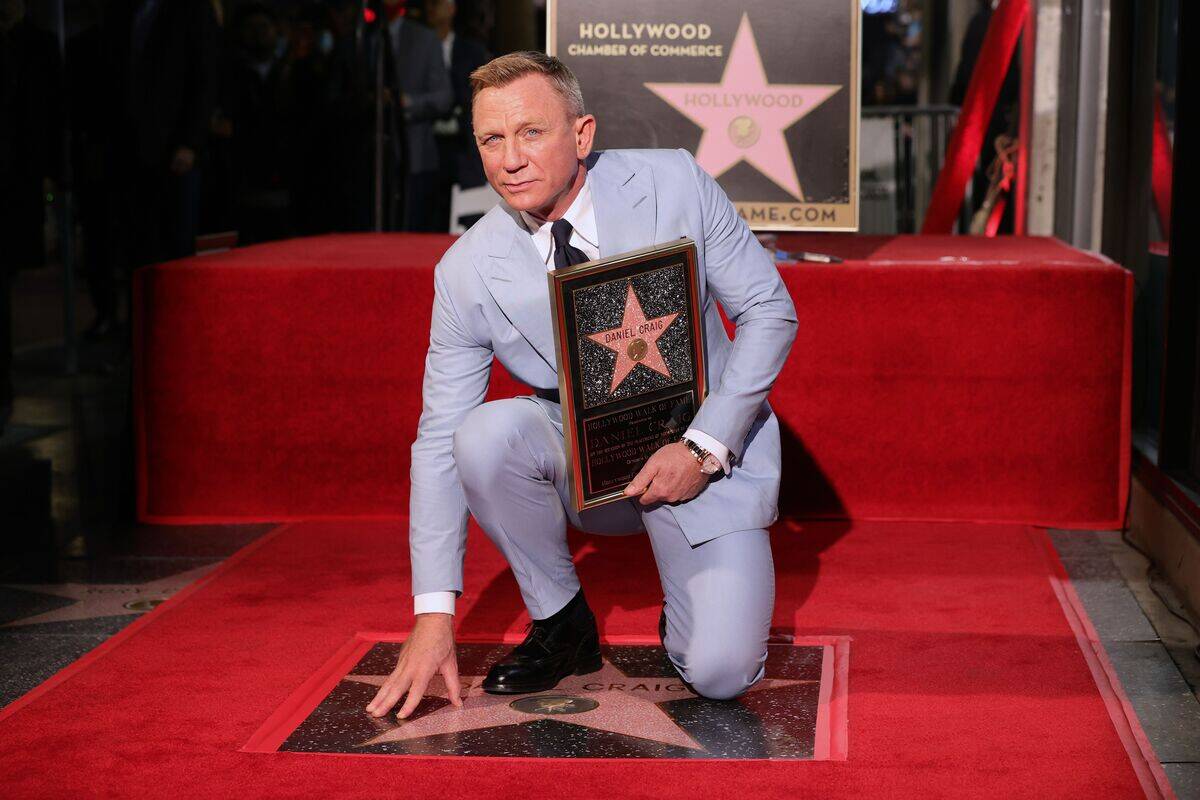 Daniel Craig attends the Hollywood Walk of Fame Star Ceremony for Daniel Craig on October 06, 2021 in Hollywood, California.