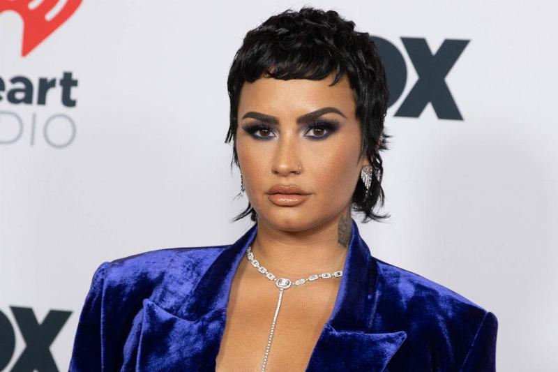 Demi Lovato Press pose in purple blazer