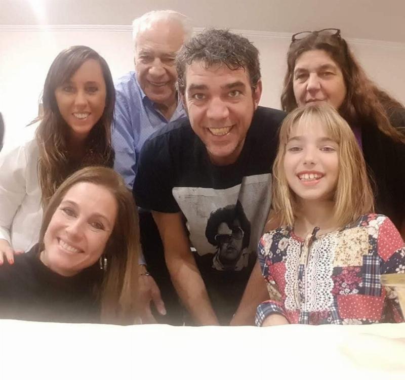 Alberto takes selfie with his kids and grandkids